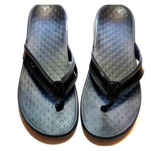 New in box -Vionic flip flops sandals . Never worn